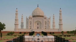 The image shows the iconic Taj Mahal created in Minecraft.