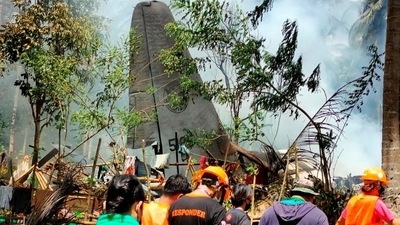 First responders work at the site after a Philippines Air Force Lockheed C-130 plane carrying troops crashed on landing in Patikul, Sulu province, Philippines. (Reuters)