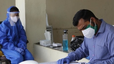 Mumbai on Saturday recorded 571 new cases and 18 deaths, with its toll reaching 15,520. (Ravindra Joshi/HT file photo) Mumbai on Saturday recorded 571 new cases and 18 deaths, with its toll reaching 15,520. (Ravindra Joshi/HT file photo)