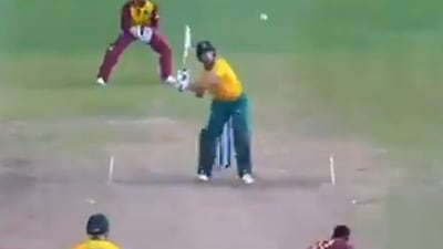 This is the moment shocking umpiring during the fifth T20I between West Indies and South Africa that left AB de Villiers, Dale Steyn and Twitterati shocked. (Screengrab/Twitter)