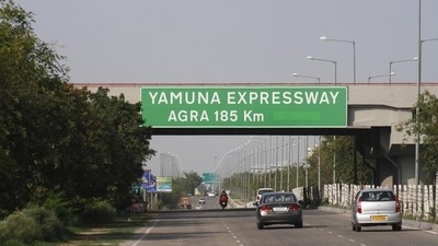 There have been thousands of accidents and hundreds have died or seriously injured on the Yamuna Expressway. (File Photo) There have been thousands of accidents and hundreds have died or seriously injured on the Yamuna Expressway. (File Photo)