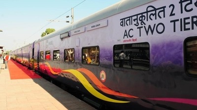 Seven pairs of special trains originating from Muzaffarpur, Saharsa, Gaya, Barauni are being resumed, which include three Garib Rath special trains. Seven pairs of special trains originating from Muzaffarpur, Saharsa, Gaya, Barauni are being resumed, which include three Garib Rath special trains.