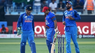 MS Dhoni (L) and KL Rahul (R) during the 2018 Asia Cup. (Getty Images)