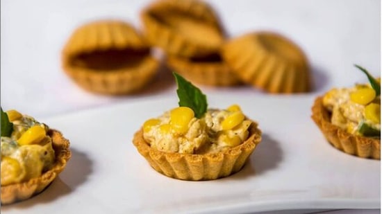 Corn tarts: You will not stop eating this once you take your first bite. Fill it with mushrooms, corn, spinach, cream and cheese and bake for a few minutes and serve hot.(Instagram/@healthytreatsbyswati)