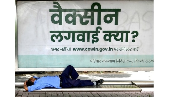 A man rests under a bus stand in New Delhi on July 1. 94 new coronavirus cases were reported in Delhi on July 4 – up from 86 a day ago – as its cumulative infection tally rose to 1,434,554, the health bulletin showed.(ANI )
