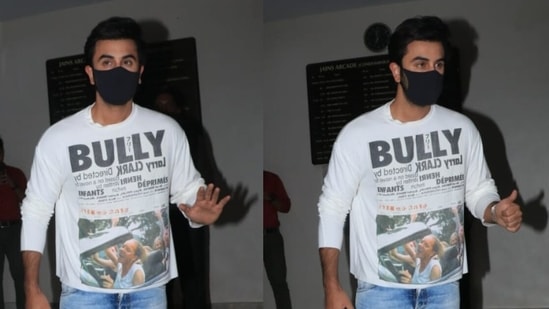 Ranbir Kapoor says 'arre, aap aa gaye' as he spots paparazzi. Watch