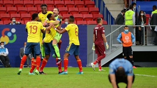 David Ospina of Colombia celebrates with teammates winning a penalty shootout. (Getty Images)