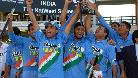 Sourav Ganguly's Indian team with the 2002 Natwest Trophy title. (Getty Images)