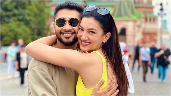 Gauahar Khan pairs chic outfit with a <span class='webrupee'>₹</span>81k bag for honeymoon with Zaid Darbar(Instagram/@gauaharkhan)