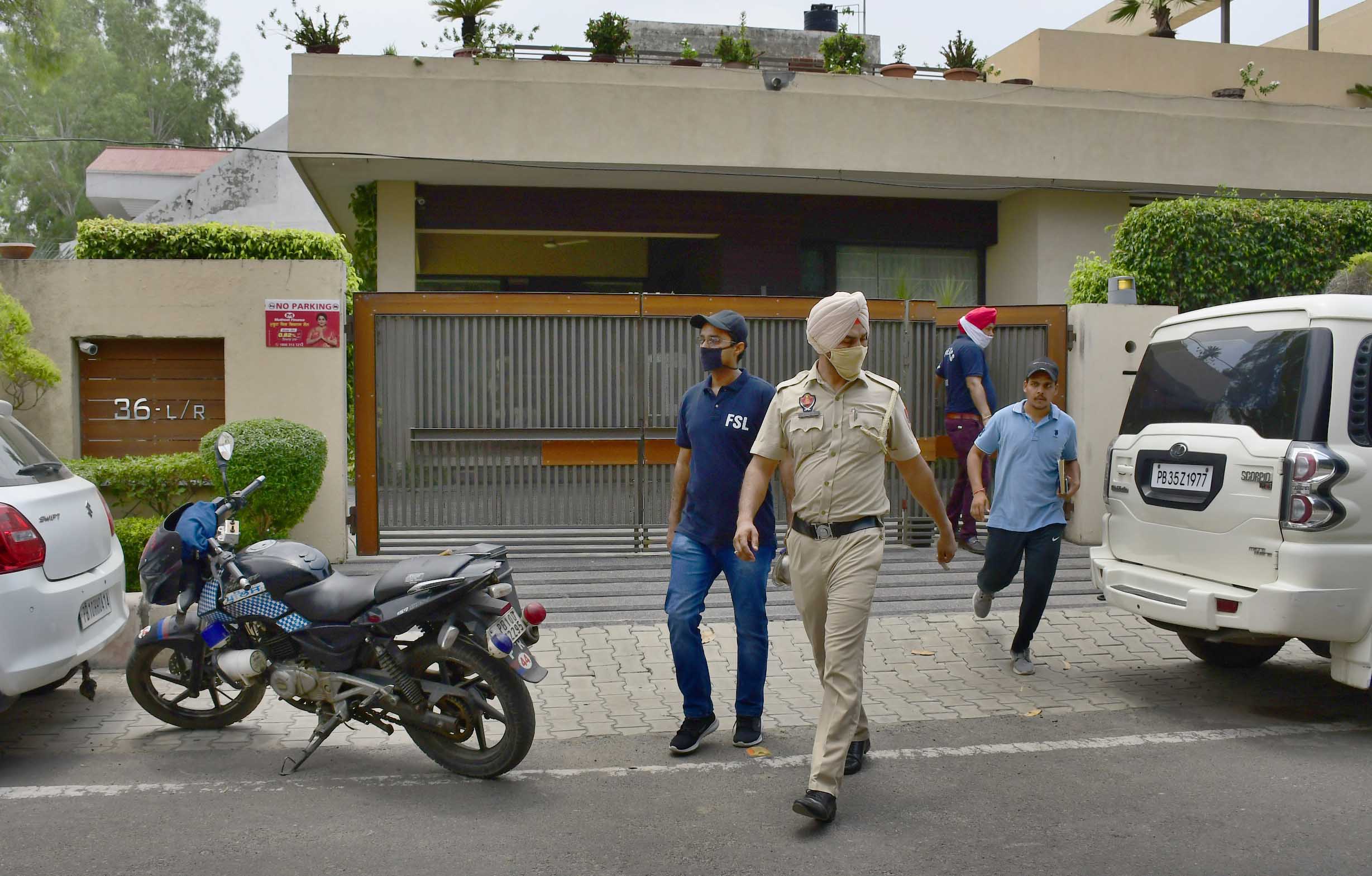 Police investigating the crime scene in Model Town on Sunday. (Harsimar Pal Singh/HT) Police investigating the crime scene in Model Town on Sunday. (Harsimar Pal Singh/HT)