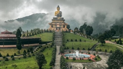 Ravangla: Situated amidst the Maenam and Tendong Hills, Ravangla is one of the best places to visit in Sikkim. This place also offers a lot of trekking options for trekkers. (Instagram/@travelrealindia)