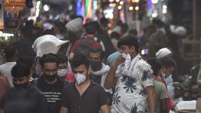 The government ordered the closure of all shops in Lajpat Nagar’s Central Market and the Rui Mandi in Sadar Bazar on Monday after an inspection by district authorities showed gross violations of the protocols put in place to curb the spread of Covid-19. (Sanchit Khanna/HT Photo)