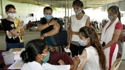 Covid-19 vaccination being done in Patna, Bihar, on Saturday. (Santosh Kumar/HT Photo) Covid-19 vaccination being done in Patna, Bihar, on Saturday. (Santosh Kumar/HT Photo)