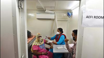 On Monday, as many as 13,628 doses were administered, including 7,116 at government health centres and 6,512 at private hospitals. (Vipin Kumar/HT PHOTO) On Monday, as many as 13,628 doses were administered, including 7,116 at government health centres and 6,512 at private hospitals. (Vipin Kumar/HT PHOTO)
