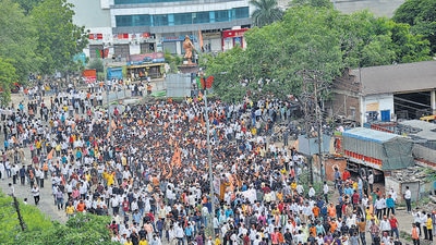 Maratha outfit stage protest near Chhatrapati Sambhaji Maharaj statue, in Solapur, on July 4. (HT PUNE) Maratha outfit stage protest near Chhatrapati Sambhaji Maharaj statue, in Solapur, on July 4. (HT PUNE)