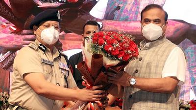 Assam chief minister Himanta Biswa Sarma with state police chief Bhaskar Jyoti Mahanta at a conference with officers in-charge of all police stations of Assam in Guwahati on Monday. (ANI) Assam chief minister Himanta Biswa Sarma with state police chief Bhaskar Jyoti Mahanta at a conference with officers in-charge of all police stations of Assam in Guwahati on Monday. (ANI)