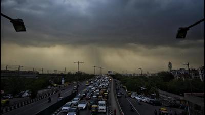 A view of traffic at Akshardham on an overcast evening in New Delhi on Saturday, July 3. (HT file photo) A view of traffic at Akshardham on an overcast evening in New Delhi on Saturday, July 3. (HT file photo)