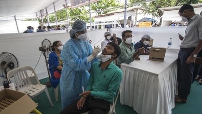 Health workers collect swab samples for Covid-19 test ahead of the monsoon session at Vidhan Bhavan in Mumbai on Saturday, July 3. (HT photo) Health workers collect swab samples for Covid-19 test ahead of the monsoon session at Vidhan Bhavan in Mumbai on Saturday, July 3. (HT photo)