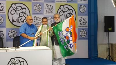 Abhijeet Mukherjee (middle) joins the TMC in Kolkata on Monday. (Photo: TMC media cell) Abhijeet Mukherjee (middle) joins the TMC in Kolkata on Monday. (Photo: TMC media cell)
