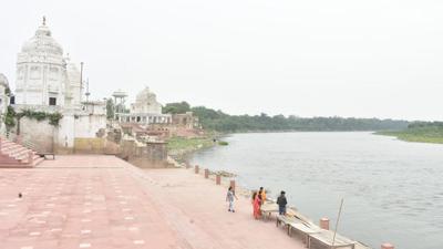 The Yamuna river front at Bateshwar in Agra district. (Photo HT) The Yamuna river front at Bateshwar in Agra district. (Photo HT)