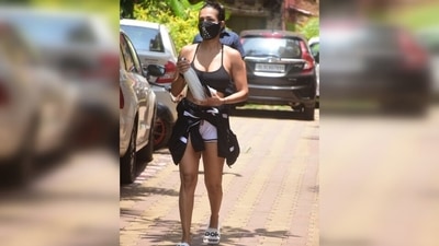 Looking all set to sweat it out at the gym, Malaika chose a trendy look for her workout. She wore a strappy sports bra that had a wide plunging U neckline. She flaunted her toned midriff in it. (Varinder Chawla) Looking all set to sweat it out at the gym, Malaika chose a trendy look for her workout. She wore a strappy sports bra that had a wide plunging U neckline. She flaunted her toned midriff in it. (Varinder Chawla)