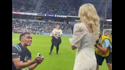 Hassani Dotson Stephenson proposing to his girlfriend after the MLS match. (Instagram/@hassanidotson) Hassani Dotson Stephenson proposing to his girlfriend after the MLS match. (Instagram/@hassanidotson)