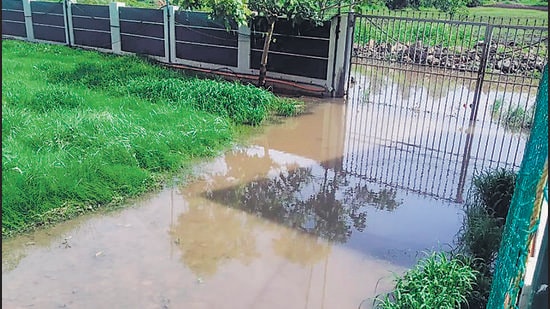 A flooded compound near Suyog Nisarg on Sunday. (HT PHOTO)