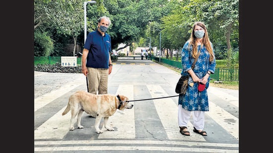 Author Gillian Wright and her partner, journalist Sir Mark Tully, are sighted in the park every day, walking with Soni, their dog. (Mayank Austen Soofi/HT Photo) Author Gillian Wright and her partner, journalist Sir Mark Tully, are sighted in the park every day, walking with Soni, their dog. (Mayank Austen Soofi/HT Photo)