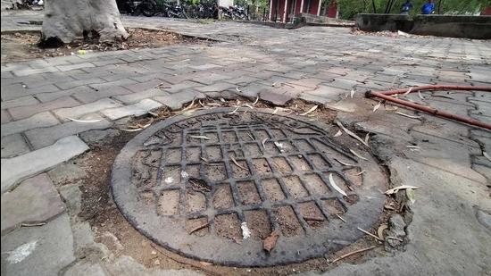 Chandigarh MC recently floated tenders inviting firms to replace more than 2,000 heritage manholes with ordinary manholes without taking the Chandigarh Heritage Conservation Committee on board. (HT Photo)