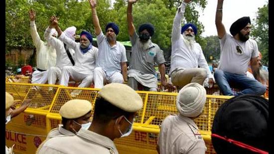 Protests had erupted in Srinagar last month over alleged abduction and forced religious conversion of Kashmiri Sikh women. (HT file photo)