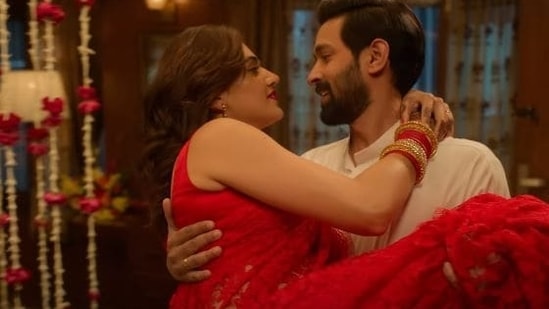 Vikrant Massey and Taapsee Pannu in a still from Haseen Dillruba.