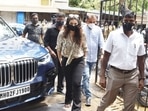 Kajol asks paparazzi to maintain social distancing.(Varinder Chawla) Kajol asks paparazzi to maintain social distancing.(Varinder Chawla)
