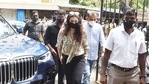Kajol asks paparazzi to maintain social distancing.(Varinder Chawla) Kajol asks paparazzi to maintain social distancing.(Varinder Chawla)