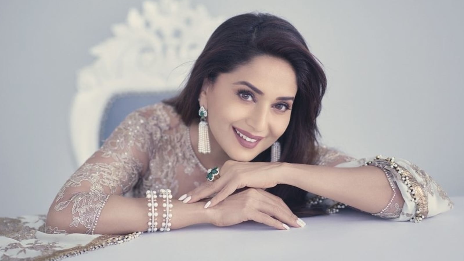 Madhuri Dixit Chut - Madhuri Dixit says 'never stop dreaming' with new photos, Mouni Roy calls  her 'timeless beauty' | Bollywood - Hindustan Times