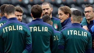 Italy coach Roberto Mancini talks to the players during training ahead of semi-final clash with Spain (REUTERS)