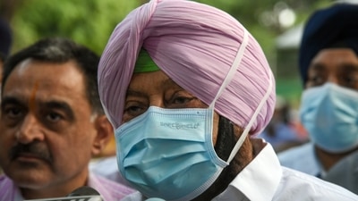 Punjab Chief Minister Captain Amarinder Singh speaks to media after meeting Congress Interim President Sonia Gandhi, at her residence in New Delhi on Tuesday. (ANI Photo) Punjab Chief Minister Captain Amarinder Singh speaks to media after meeting Congress Interim President Sonia Gandhi, at her residence in New Delhi on Tuesday. (ANI Photo)