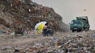 Currently, Mohali is generating 150 metric tonnes (MT) of garbage in a day, which is being dumped at an unauthorised site in the Industrial Area, Phase 8B; the nearby residents and industrialists are already protesting. (HT FILE PHOTO) Currently, Mohali is generating 150 metric tonnes (MT) of garbage in a day, which is being dumped at an unauthorised site in the Industrial Area, Phase 8B; the nearby residents and industrialists are already protesting. (HT FILE PHOTO)