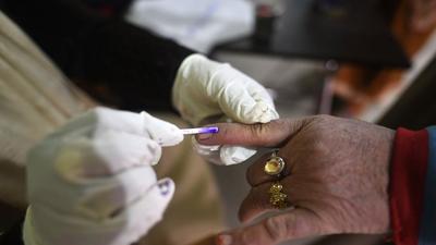 Srinagar, India - December 4, 2020: A polling officer puts an ink mark on the finger of a voter during the third phase of District Development Council (DDC) Election in Khallmullah area of Ganderbal, in Srinagar, Jammu and Kashmir, India, on Friday, December 4, 2020. (Photo by Waseem Andrabi/ Hindustan Times)