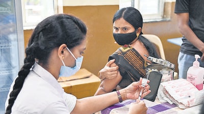 A health worker readies a vax dose at the Jayabai Sutar hospital in Kothrud, Pune, on Monday. (KALPESH NUKTE/HT) A health worker readies a vax dose at the Jayabai Sutar hospital in Kothrud, Pune, on Monday. (KALPESH NUKTE/HT)