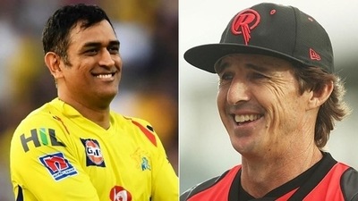 Brad Hogg (R) makes a major prediction on MS Dhoni’s (L) future with CSK (HT Collage) Brad Hogg (R) makes a major prediction on MS Dhoni’s (L) future with CSK (HT Collage)