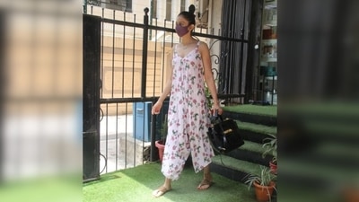 Rakul stepped out on the streets of Mumbai wearing a floral jumpsuit. The strappy white ensemble was replete with floral prints in pink and green hues. (Varinder Chawla) Rakul stepped out on the streets of Mumbai wearing a floral jumpsuit. The strappy white ensemble was replete with floral prints in pink and green hues. (Varinder Chawla)