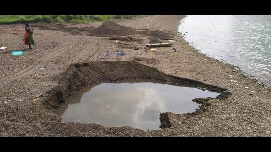 The irrigation officials on a site inspection found these huge holes on the river bed from where sand had been dredged. (HT) The irrigation officials on a site inspection found these huge holes on the river bed from where sand had been dredged. (HT)