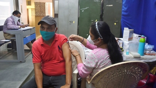 A healthcare worker administers a dose of Covid-19 vaccine to a beneficiary at a Delhi hospital.(Amal KS/HT Photo)