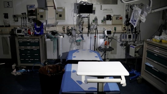 An empty bed is seen inside a clinic at the Bagram air base, after American troops vacated it, in Parwan province on July 5. Journalists on July 5 visited the heavily fortified compound, long a symbol of Western forces deployed to shore up the Afghan government against the Taliban's campaign to regain power after being toppled by a US intervention in 2001.(Mohammad Ismail / REUTERS)