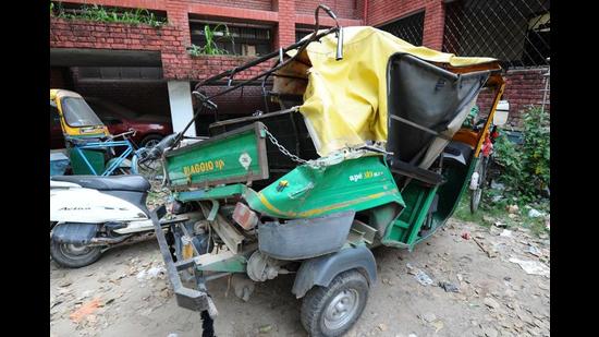 The mangled remains of the auto that the victims were riding while on their way to the Sector-26 grain market in Chandigarh on Tuesday morning. (Keshav Singh/HT)