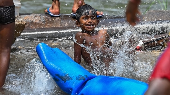 IMD forecasts temperatures in the city over the next two days to be around 40 degrees Celsius, which will continue the spell of sweltering heat in the city.(AFP)