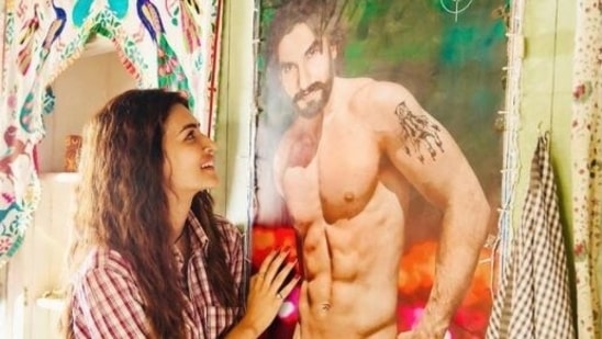 Kriti Sanon posted a picure from her film Mimi to wish Ranveer Singh on his birthday.