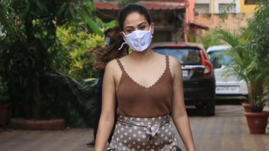 Mira Rajput in backless blouse and printed mini skirt dials up the drama(Varinder Chawla)