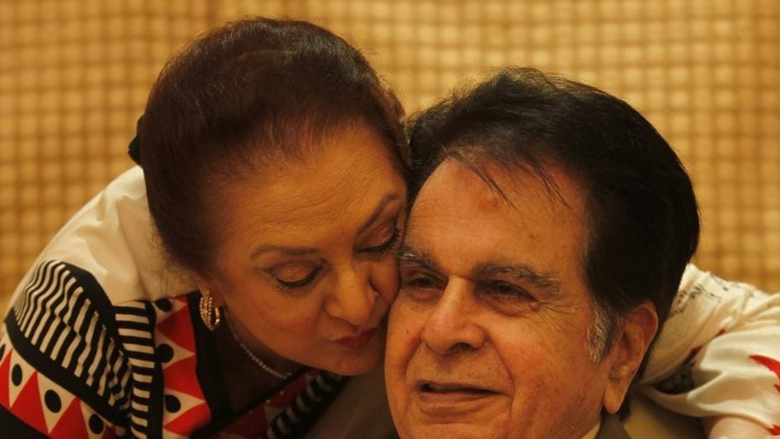 When Saira Banu recalled love at first sight encounter with Dilip Kumar: &#39;I  was just 12&#39; | Bollywood - Hindustan Times