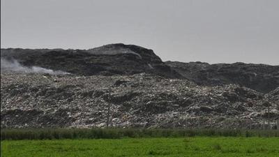 The MC has been facing flak over its apathy in dealing with the solid waste in the city. (HT FILE)